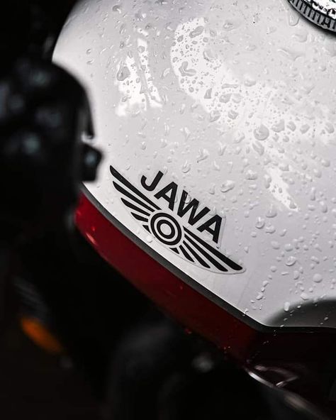 Jawa 42 Bobber: A Modern Classic with Timeless Appeal Bobber Wallpaper, Jawa 42 Bobber, Jawa 42, Vision 2025, Bobber Style, Kawasaki Ninja 650, Power Wheels, Vintage Aesthetics, Riding Motorcycle