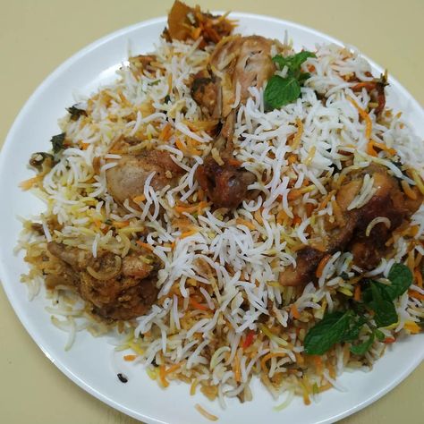 Biryani Pics, Chicken Korma Recipe, Eyes Images, Korma Recipe, Tara Dress, Food Pic, Chicken Korma, Beautiful Eyes Images, Chicken Biryani