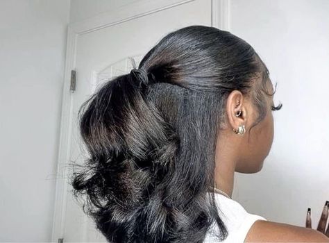 Silk Press Hair, Pressed Natural Hair, Silk Press Natural Hair, Natural Straight Hair, Natural Hair Bun Styles, Quick Natural Hair Styles, Curly Hair Styles Easy, Natural Curls Hairstyles, Hairdos For Curly Hair