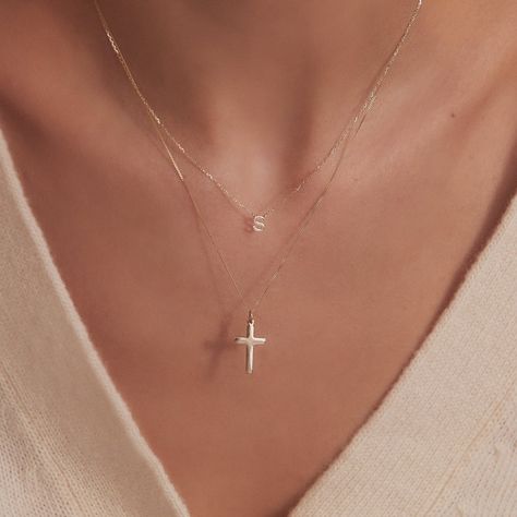 Cross Necklace Layering, Cross Necklace Aesthetic, Cross Necklace Layered, Cross Jewelry Necklace, Silver Cross Necklace, Necklace Outfit, Sterling Silver Cross Necklace, Gold Rings Simple, Personalised Jewellery