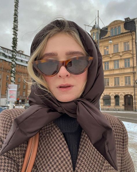 Stylish Winter Hats, Knitwear Trends, Silk Headscarf, London Outfit, Mood Board Fashion, Outfits With Hats, Black North Face, Hiking Outfit, Mirrored Sunglasses Women