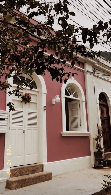 Pink Craftsman House Exterior, Rose House Exterior, Dark Pink House Exterior, Blush House Exterior, Colourful House Exterior, Pink Brick House, Mexican House Exterior, Pink House Exterior, Colour House