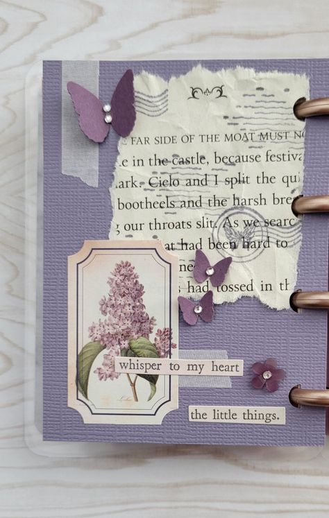 Creative Journaling Pages, Poem Journal Ideas, Page Scrapbooking Inspiration, Mini Scrapbook Ideas, Mini Journal Ideas, Scrapbook Ideas Aesthetic, Vintage Journal Ideas, Poem Journal, Mini Journals