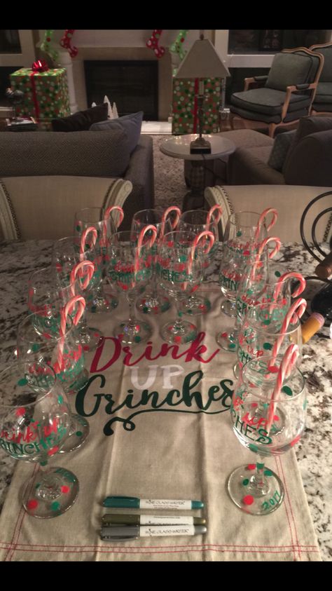 Christmas Party Friends, Tacky Christmas Party, Drink Up Grinches, Christmas Pajama Party, Girls Christmas Party, Christmas Party Ideas, Adult Christmas Party, Grinch Christmas Party, Work Christmas Party