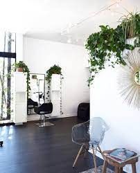 Salon With Plants, Emerald Green Accents, Green Salon, Wax Room, Esthetician Spa, Salon Aesthetic, Pothos Plants, Waxing Room, Salon Simple