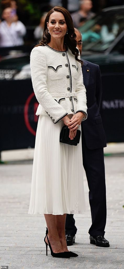 Kate Middleton Style Outfits, Düşes Kate, Princesse Kate Middleton, Aquazzura Heels, Princess Katherine, Kate Middleton Outfits, Estilo Real, Princess Kate Middleton, Catherine Elizabeth Middleton