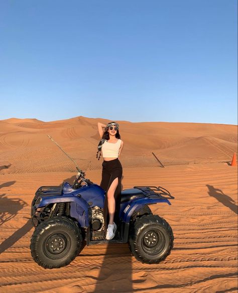 Dubai Picture Ideas, Egypt Outfits, Dubai Photoshoot, Desert Outfit, Dubai Safari, Dubai Desert Safari, الفن الرقمي, Dubai Vacation, Dubai Aesthetic