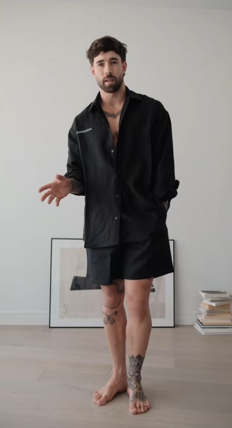 Black Summer Men Outfit, Long Sleeve And Shorts Outfits Men, Daniel Simmons Tattoo, Black Shorts Outfit Men, Daniel Simmons, Black Shorts Outfit, Fashion Inspo Casual, Mens Shorts Outfits, Gq Style