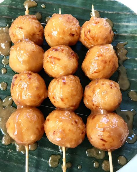 Casa Baluarte Filipino Recipes: Karioka/Carioka Recipe Karioka Recipe Filipino Desserts, Carioca Recipe Filipino Desserts, Cascaron Filipino Dessert, Filipino Thanksgiving Food, Philippines Snacks, Sweet Rice Balls Recipe, Carioca Recipe, Karioka Recipe, Pastillas Recipe