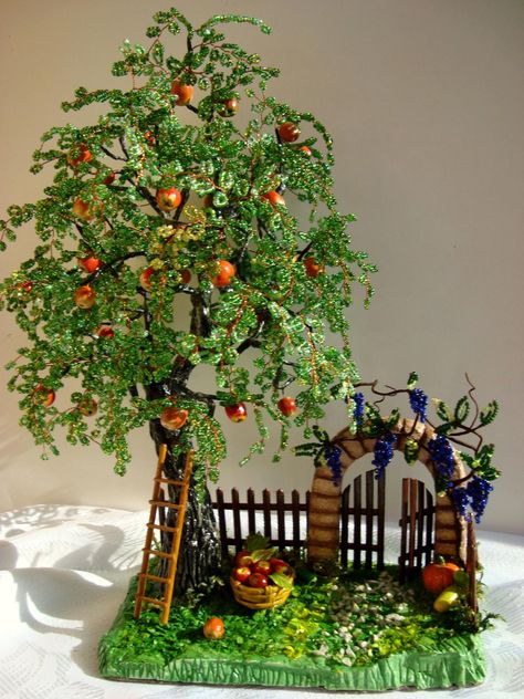 Diy Garden Fence, French Beaded Flowers, Fairy Garden Crafts, Wire Tree Sculpture, Wire Trees, Modern Fence, Fairy Garden Diy, Backyard Fences, Tree Sculpture