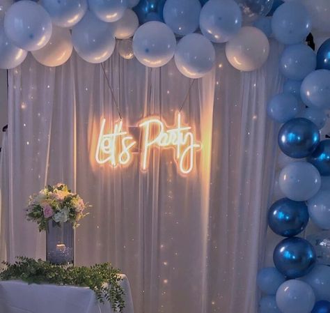 Light Blue Grad Party, Grad Themes, Blue And White Balloons, Blue Party Decor, Picture Booth, Event Decor Ideas, Party Decorations Table, Blue Party Decorations, White Tablecloth