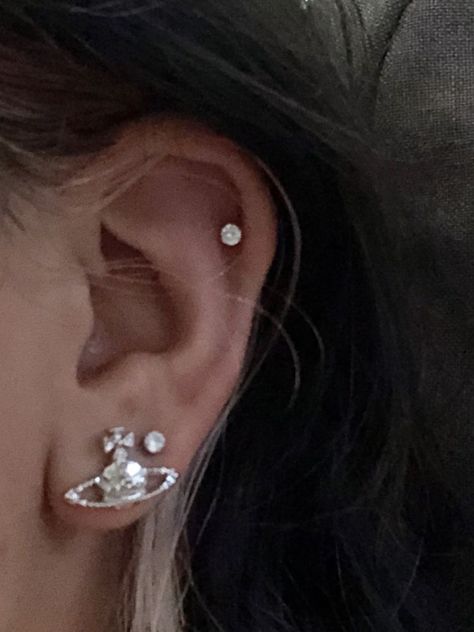 Love Piercing Ideas, Piercings Ear Ideas, Nose Piercing Ideas, Piercings Aesthetic, Cool Ear Piercings, Pretty Ear Piercings, Cool Piercings, Cute Piercings, Body Jewelry Piercing