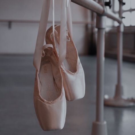 Red Room Marvel, Natasha Romanoff Aesthetic, Widow Aesthetic, Pointe Shoes Ballet, Marvel Tumblr, Black Widow Aesthetic, Ballet Pointe, Ballet Pointe Shoes, Pointe Shoes