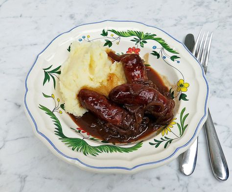 Sausages in a red wine onion gravy with mash potato Red Onion Gravy, Sausage And Mash, Mash Potato, Creamy Mash, Grilled Sausage, Onion Gravy, Weekend Meals, Sausage Gravy, Beef Stock