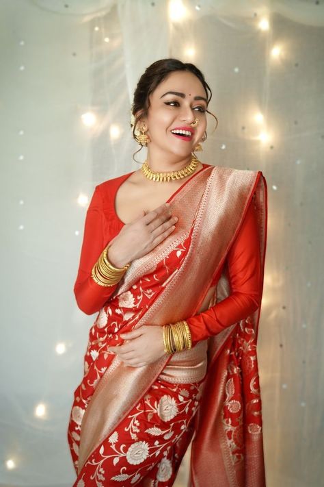 Silk Full Sleeve Blouse, Full Sleeve Blouse Designs Saree, Register Marriage, Saree Captions For Instagram, Amruta Khanvilkar, Full Sleeves Blouse Designs, Nauvari Saree, Simple Saree Designs, New Saree Blouse Designs