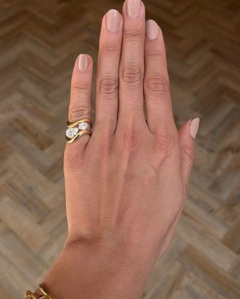 Kimaï on Instagram: "Still not over this double Jackie oval / pear pinky ring combo 🤌🏻" Haley Bieber Ring, Diamond Pinky Ring For Women, Pinky Ring Diamond, Pinky Rings For Women, Diamond Pinky Ring, Ring Combo, Ring Inspo, Fun Jewelry, Nail Jewelry