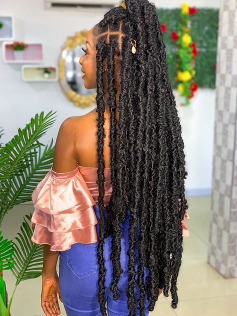 Butterfly Locs Long Butterfly Locs Hairstyle, Butterfly Locs Color, Jumbo Butterfly Locs, Butterfly Locs Hairstyle Ideas, Hairstyle Ideas For School, Long Butterfly Locs, Butterfly Locs Hairstyle, Locs Color, Butterfly Locs