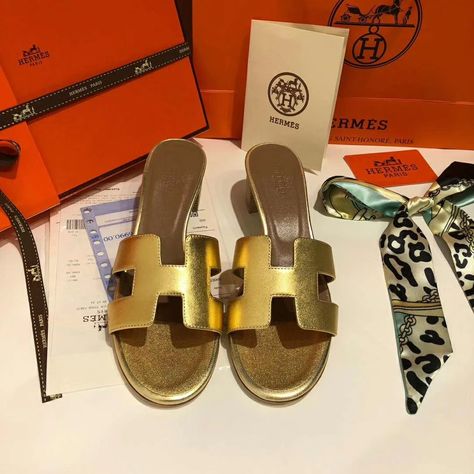 Hermes Sandal, Hermes Slippers, Hermes Sandals, Heels Gold, Short Heels, Hermes Shoes, Hermes Paris, Cute Shoes, Leather Sandals