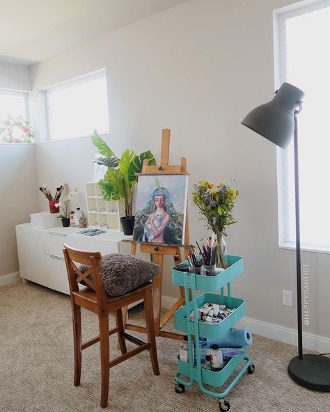 Bedroom Painting Studio, Artist Corner Bedroom, Oil Painting Studio Setup, Art Room Small Spaces, Painting Studio At Home, Painting Corner Ideas, Oil Paint Organization, Art Corner In Room, Creative Art Space