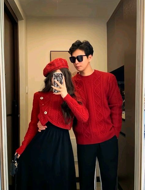 Couple Holiday Outfits, Couple Christmas Outfits, Outfits Parejas, Outfit Posada, Couple Outfits Korean, Twining Outfits, Korean Couple Outfits, Black Couple Outfits, Outfit Navidad