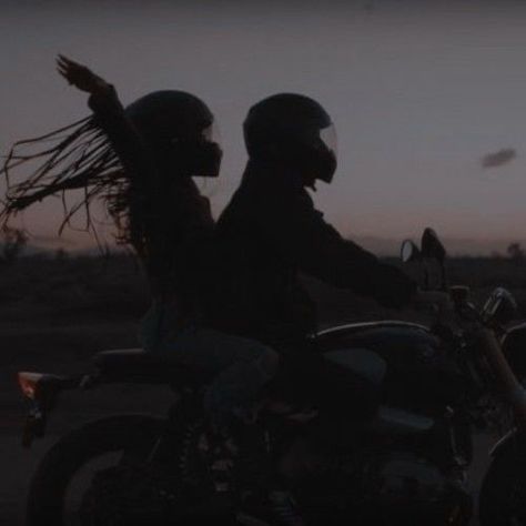 Biker Romance, Biker Couple, Motorcycle Couple, Image Moto, Bike Aesthetic, Motorcycle Aesthetic, Biker Aesthetic, Biker Love, Night Couple