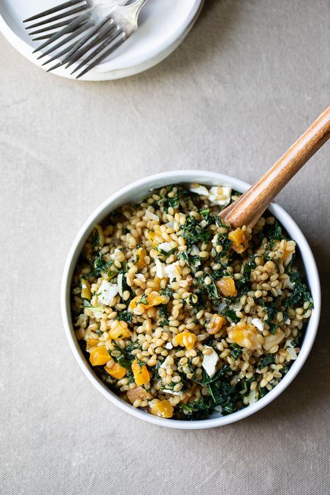 Apricot Salad, Cauliflower Rice Salad, Farro Salad Recipes, Restaurant Copycat Recipes, Salad Spinach, Salad Kale, Kale Quinoa Salad, How To Cook Kale, Vegan Ricotta