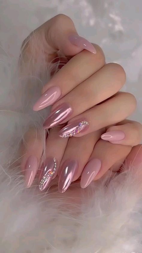 Elegant Touch Nails, Quick Nail Art, Fancy Nail Art, Fancy Nails Designs, Simple Gel Nails, Pink Nail Art, Nail Art Designs Videos, Almond Acrylic Nails, Sparkly Nails