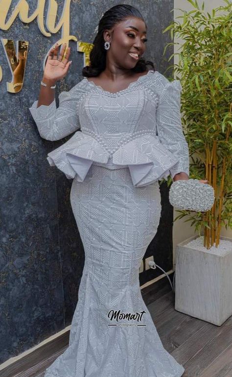 African Corset Dress, Lace Short Gown Styles, Ghana Clothes, Kaba Styles, Lace Asoebi Styles, Lace Asoebi, Classy White Dress, Lace Dress Classy, African Lace Styles