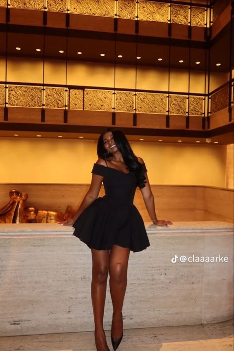 Banquet Dresses Black Women, Cocktail Dress Pose Ideas, Dinner Outfit Summer Black Women, Upscale Dinner Outfit Black Women, Dinner Dress Outfits Black Women, 20th Birthday Dinner Outfit, Grad Dress Black Women, Semi Formal Black Women, Classy Dress Black Women