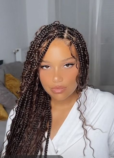 Box Braids For Vacation, Middle Part Box Braids Hairstyles, Side Part Goddess Braids, Braided Hairstyles For Vacation, Braids With Gold Cuffs, Vacation Braids, Mode Zendaya, Fashion Outfits Summer, Necklace B