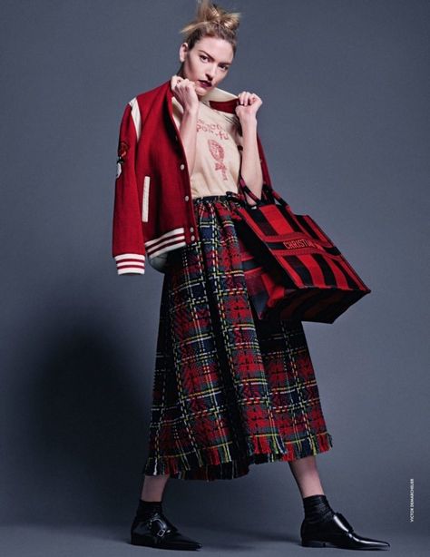 Martha Hunt ELLE Italy 2019 Cover Plaid Fashion Editorial | Page 2 Tartan Skirt Outfit, American Top Model, Italy November, Geek Chic Fashion, Cozy Winter Fashion, Tartan Fashion, Martha Hunt, Scottish Fashion, Img Models