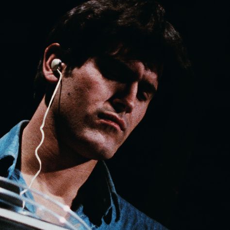 Ash Williams Aesthetic, Ash Williams Pfp, Bruce Campbell 80s, Ash Williams Icon, The Evil Dead 1981, Ash Evil Dead, Evil Dead 1981, Ash Williams, The Evil Dead