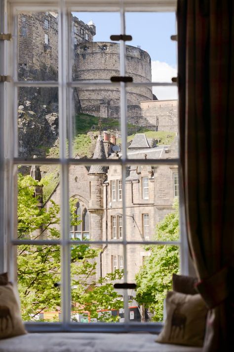 Edinburgh Apartment Aesthetic, Edinburgh Home, Castle Apartment, Edinburgh Apartment, Scotland Aesthetic, Old Town Edinburgh, Edinburgh Hotels, Apartment View, Old Apartments