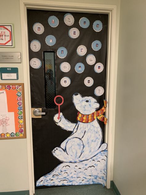 Polar bear blowing out student snowflakes! Winter Door Decorations Classroom, Winter Classroom Door, Snowflake Door, Door Decorations Classroom Christmas, Christmas Sunday School, Holiday Door Decor, Christmas Door Decorating, Winter Crafts Preschool, Classroom Christmas Decorations