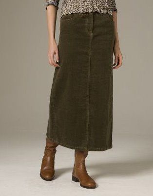 Always Dolled Up: 10 Commandments of Wearing Brown Boots Corduroy Long Skirt Outfit, Long Corduroy Skirt Outfit, Brown Corduroy Skirt Outfit, Jupe Outfit, Work Outfits Women Skirt, Long Corduroy Skirt, Rok Tile, Corduroy Maxi Skirt, Corduroy Skirt Outfit