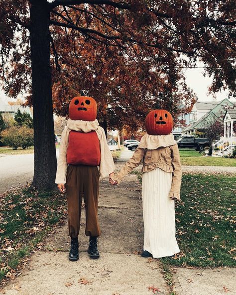 Pottsfield Pumpkin Costume, Pumpkin Farmer Costume, Otgw Halloween Costume, Pumpkin People Costume, Pumpkin Scarecrow Costume, Paper Mache Pumpkin Head Costume Diy, Otgw Costumes, Over The Garden Wall Pumpkin People, Pumpkin Head Halloween Costume