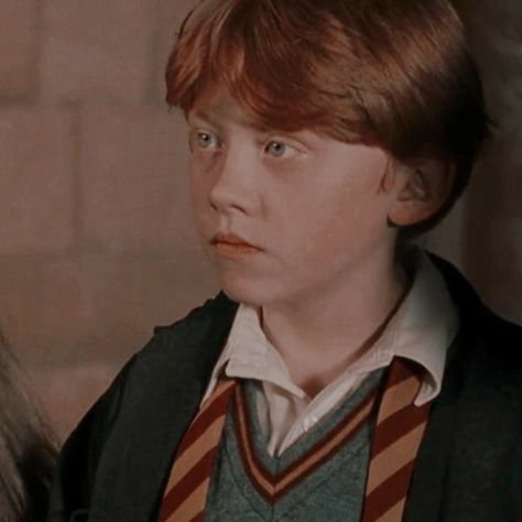 She// Ron Weasley y tú - ⚡5⚡ - Wattpad Ron Weasley Aesthetic, Rupert Grint Ron Weasley, Character Pfp, Weasley Harry Potter, Weasley Aesthetic, Ron And Harry, Glume Harry Potter, Harry Potter Ron Weasley, Harry Potter Wall