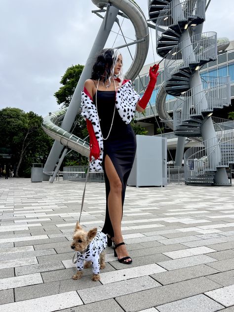 @furofloveusa Halloween Duo Inspiration: Cruella & Dalmatian 🖤 Turn heads this Halloween with a striking idea! Dress your dog as a Dalmatian, and step into the spotlight as Cruella de Vil. It's a villainous and fashionable combo that's sure to make your Halloween memorable. Explore our Pinterest board for costume ideas and DIY tips. 🐾💄 #HalloweenCostumes #CruellaDeVil #DalmatianDog" Fancy Costume Ideas, Halloween Costume Villain, Dalmatian Diy Costume, Halloween Women Costume Ideas, Halloween Costumes Fashion, Diy Cruella Deville Costume Women, Plus Size Cruella Deville Costume, Dalmatian Outfit, Cruela Devil Costume