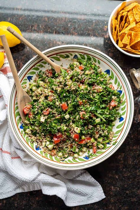 Love Lebanese dishes? Make this Kale Quinoa Tabbouleh Salad! I take the well-loved tabbouleh from a tasty appetizer, to a well-rounded meal. There are SO many fresh flavors in so few ingredients. #vegan #vegetarian #veganrecipe #veganyackattack #glutenfree #soyfree #nutfree Tabule Salad, Best Vegan Salads, Lebanese Dishes, Quinoa Tabbouleh, Kale Quinoa, Tabbouleh Salad, Fresh Salad Recipes, Salad Vegan, Vegan Salad Recipes