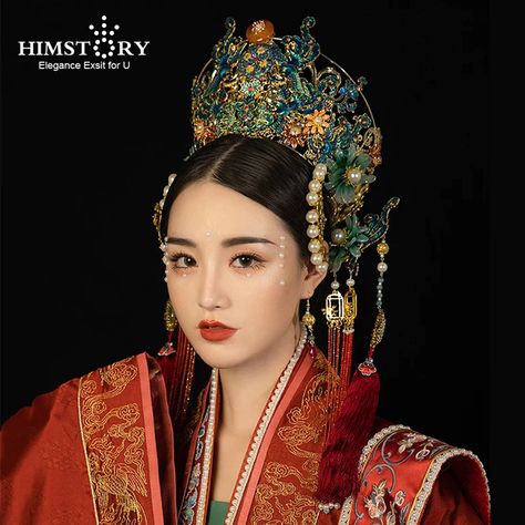 HIMSTORY Big Queen Ming Dynasty Hair Crown Retro Copper Chinese Green Headpiece Red Tassel Hairwear Accessories|Hair Jewelry| - AliExpress Ming Dynasty Hairstyle, Chinese Crown, Chinese Headpiece, Chinese Head Accessories, Chinese Wedding Headpiece, Traditional Chinese Headpiece, Traditional Chinese Hair Comb, Hanfu Hairstyles, Chinese Traditional Jewelry Hair Accessories