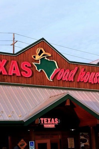 Texas Roadhouse Rolls Aesthetic, Texas Roadhouse Aesthetic, Lydia Core, Parker House Rolls Recipe, How To Hang Garland On Mantel, Roadhouse Butter, Texas Roadhouse Butter, Texas Roadhouse Rolls, Christmas Garland Mantle