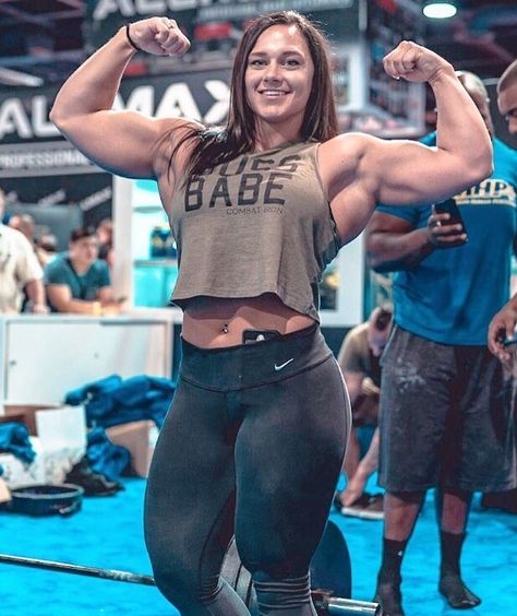 Girl Body Builders, Crossfit Women, Musa Fitness, Strong Muscles, Muscle Girls, Fitness Models Female, Body Builder, Fit Chicks, Muscle Women