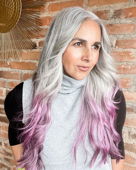 Long Feathered Gray Haircut with Pink Ends Haircuts For Women Over 30, Shoulder Haircuts, Beachy Wavy Hair, Long Hair Older Women, Grey Hair With Bangs, Loose French Braids, Women Haircuts Long, Grey Hair Over 50, Long Hairstyles For Women