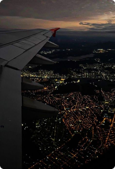 Aviation Motivation, Plane Wallpaper, Wallpaper Wa, Aviation World, Black And White Picture Wall, Airport Travel, Air Plane, Sky Pictures, Pretty Landscapes