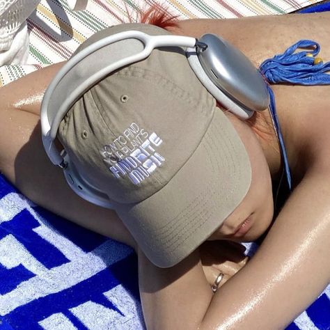 sumin khh krnb kpop korean rnb aesthetic apple airpods instagram inspo beach aesthetic cap cool vibe Korean Rnb Aesthetic, Sumin Soloist, Korean Rnb, Rnb Aesthetic, Sumin Icon, Velvet Aesthetic, Apple Airpods, Instagram Inspo, Beach Aesthetic