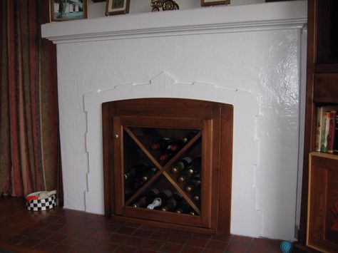 Cool idea!  Creative use of space. Fireplace wine rack for a nonworking fireplace. Empty Fireplace Ideas, Empty Fireplace, Small Space Decorating, Unused Fireplace, Bar At Home, Victorian Bath, Cabinet Bar, Wine Rack Cabinet, Old Fireplace