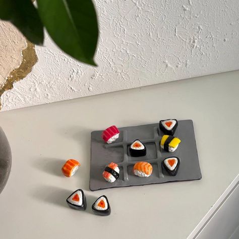 Polymer Clay Tik Tak Toe, Coaster Air Dry Clay, Air Dry Clay Sushi, Air Dry Clay Checkers Board, Clay Tic Tac Toe Board Ideas Cute, Tic Tac Toe Board Clay Ideas, Diy Tic Tac Toe Board, Clay Tic Tac Toe Board Ideas, Pottery Tic Tac Toe