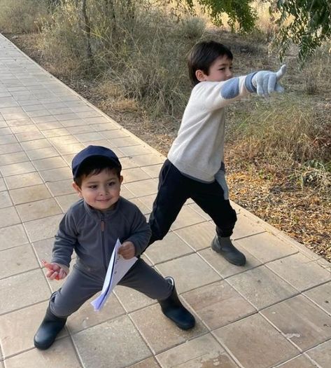 Saif Ali Khan and Kareena Kapoor’s little munchkins, Taimur Ali Khan and Jehangir Ali Khan never fail to awestruck us with their cuteness. Their bua, Saba Ali Khan often takes a trip down memory lane and posts some priceless pictures of the little munchkins. And this time was no different as Saba captured an adorable moment of the Pataudi siblings.    Taimur Ali Khan and Jehangir Ali Khan strike a goofy pose    Taking to her IG handle, Saba posted a picture of Taimur and Jehangir Jeh Ali Khan Baby, Jehangir Ali Khan, Jeh Ali Khan Pataudi, Jeh Ali Khan, Taimur Ali Khan Pataudi, Taimur Ali Khan, Male Pose, Grumpy Face, Male Pose Reference