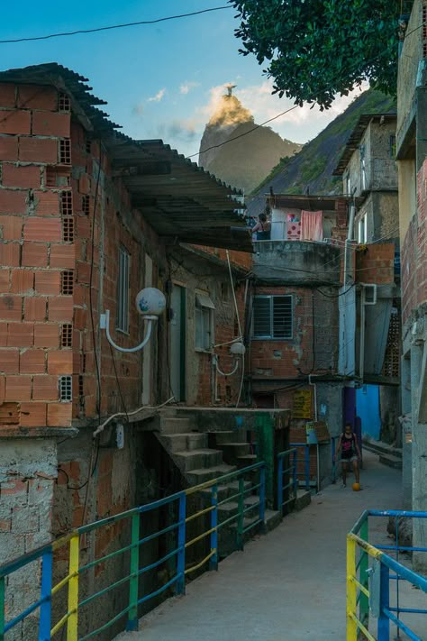 Favelas Brazil, Pakistan Art, Brazil Aesthetic, Brazil Culture, Brasil Aesthetic, Urban Habitat, Christ The Redeemer, Brazil Travel, Retro Images