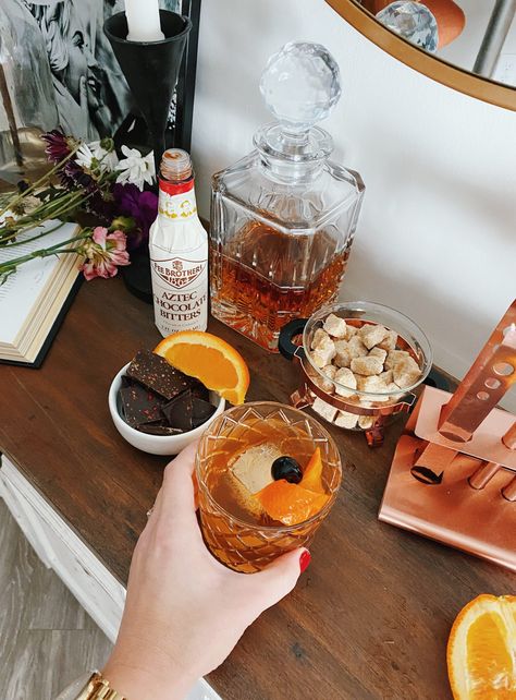 Try a riff on a classic with this Chocolate Orange Old Fashioned #Cocktails #oldfashioned Chocolate Orange Cocktail, Chocolate Old Fashioned Cocktail, Chocolate Old Fashioned, Whiskey Chocolate, Pitcher Drinks, Chocolate Cocktails, Orange Cocktails, Low Calorie Drinks, Seasonal Drinks